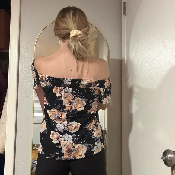 🌸 Alya Black Floral Off-Shoulder Blouse 🌸 - Picture 5 of 5